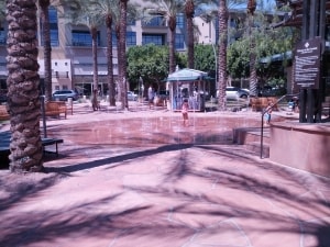 Scottsdale splash park at Kierland Commons